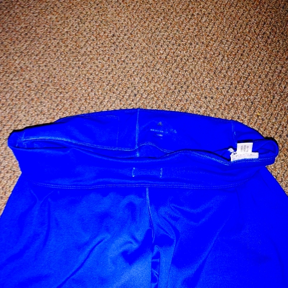 Woman's Adidas capris - Picture 3 of 3